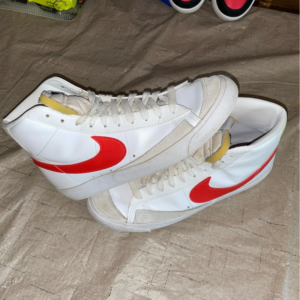 Nike 9.5 Blazer Mid '77Vintage VNTG White/Picante Red CoconutMilk BQ6806-122Mens